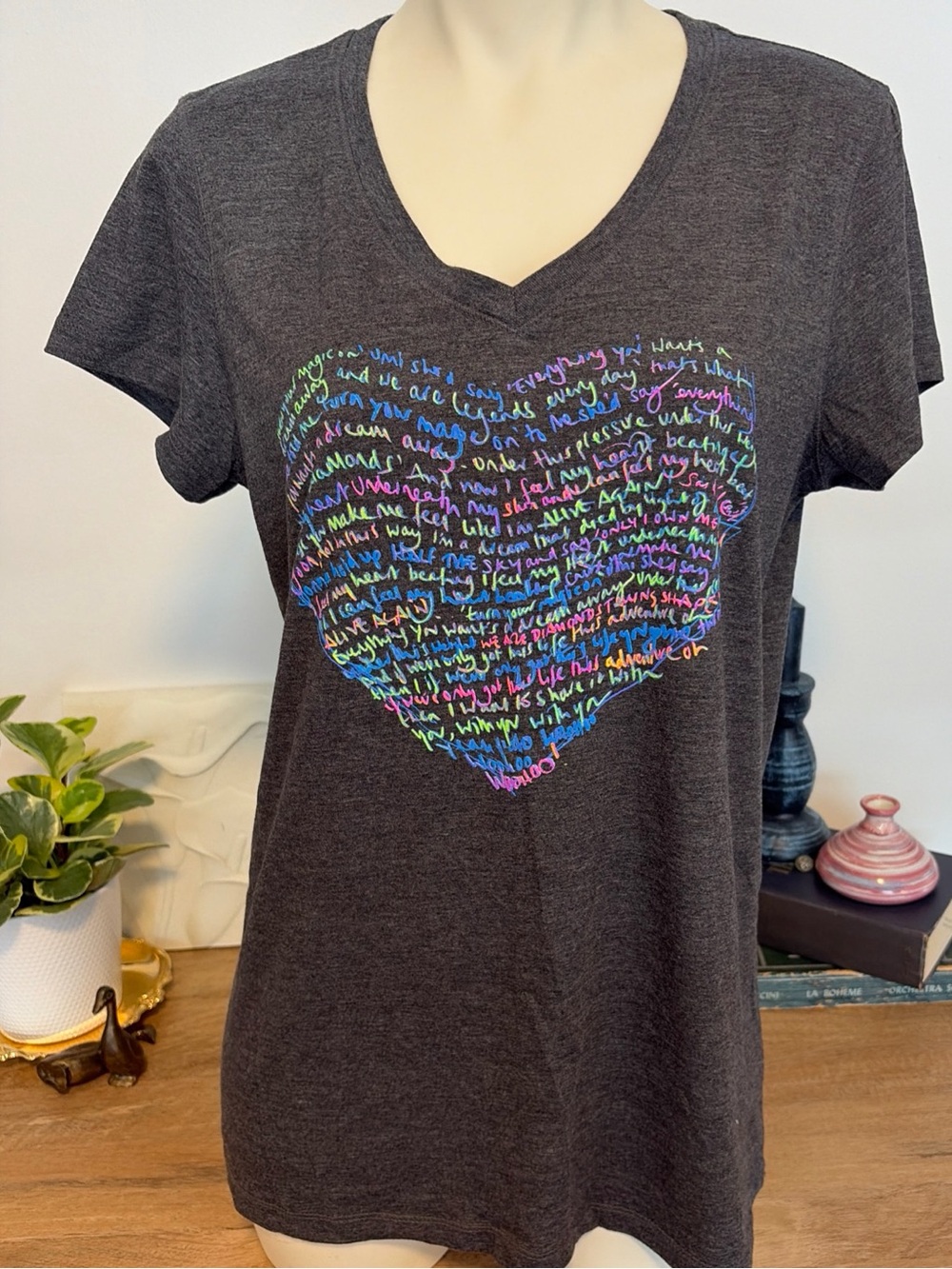 COLDPLAY Rainbow Heart "Adventure of a Lifetime" 2017 Concert Shirt Womens XL